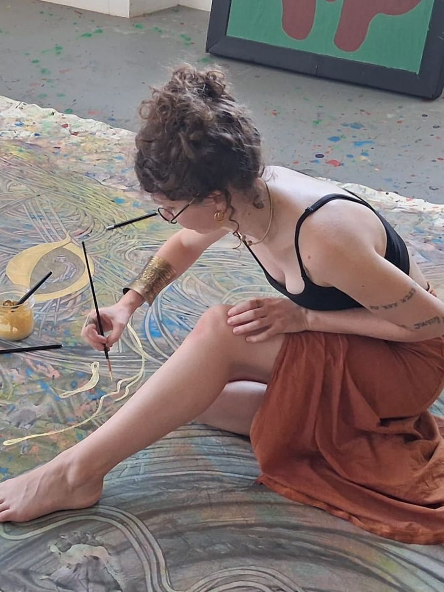 Peinture du masque sur la toile collective